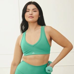 ALO-Airlift Ribbed Jump Start V-Neck Bra